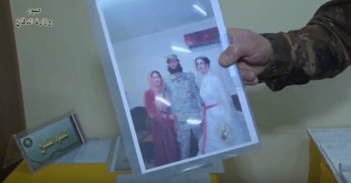 بالفيديو.. عرض كميات كبيرة من وثائق داعش بينها عقود نكاح
