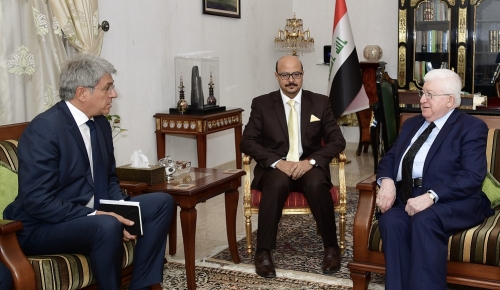 معصوم للسفير الفرنسي: واثقون بتجاوز مشكلة الاستفتاء وفق الدستور 
