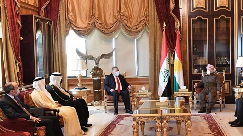 بارزاني لدبلوماسيين عرب: كردستان يريد التوصل إلى حل دستوري مع بغداد
